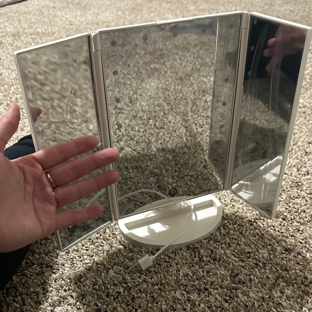 Tri-Fold LED Vanity Mirror - Picture 2 of 5